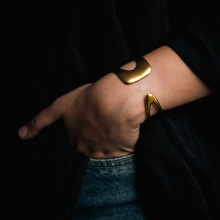 Bold Curve Adjustable Cuff