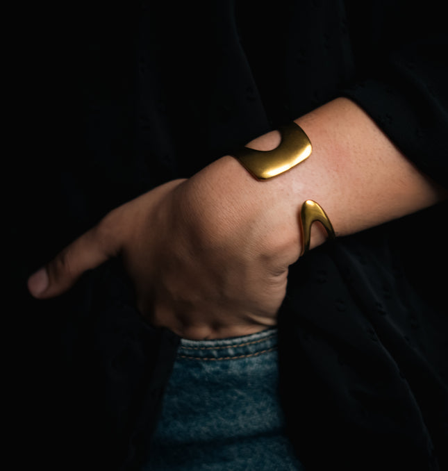 Bold Curve Adjustable Cuff