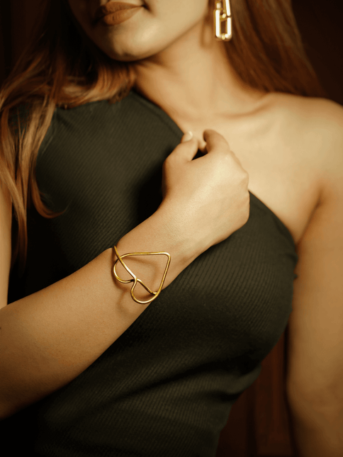 Delicate Heart Knot Brass Cuff - HASHTACK