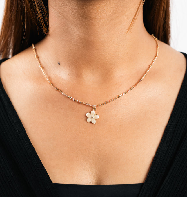 Delicate Daisy Necklace
