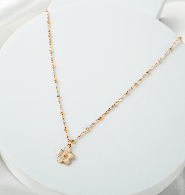 Delicate Daisy Necklace