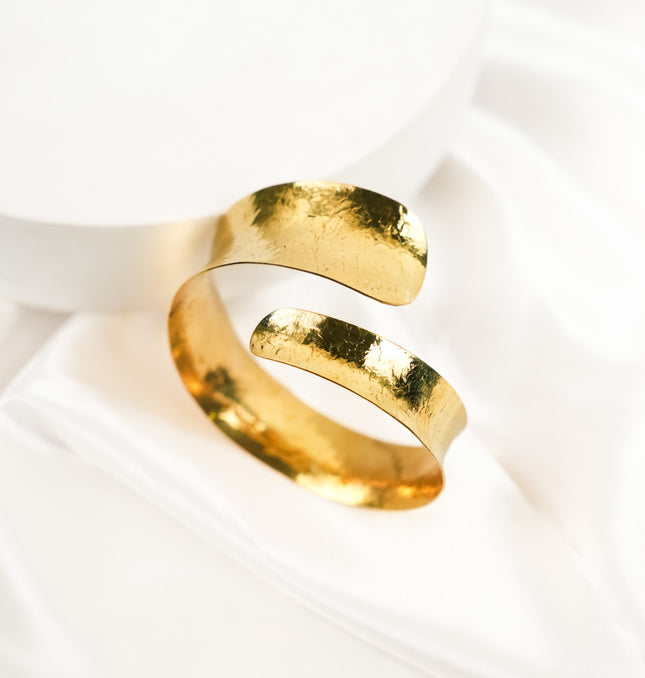 Luna Hammered Gold Spiral Cuff Bracelet | Hashtack