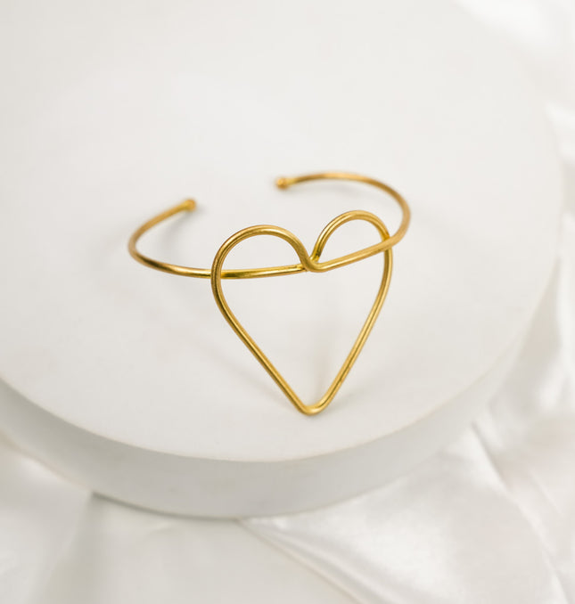 Amour Open Heart Gold Cuff Bracelet | Hashtack