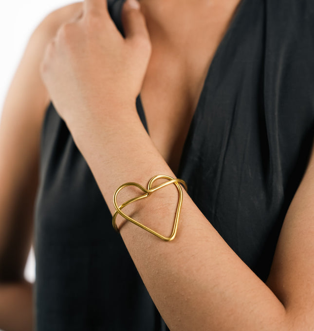 Amour Open Heart Gold Cuff Bracelet | Hashtack