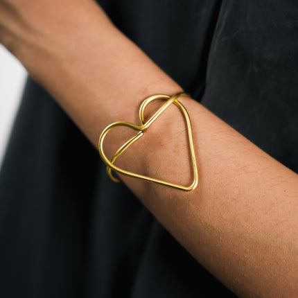 Amour Open Heart Gold Cuff Bracelet | Hashtack