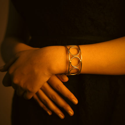 Round Link Adjustable Brass Cuff