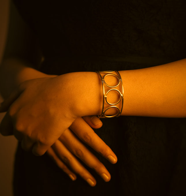 Round Link Adjustable Brass Cuff