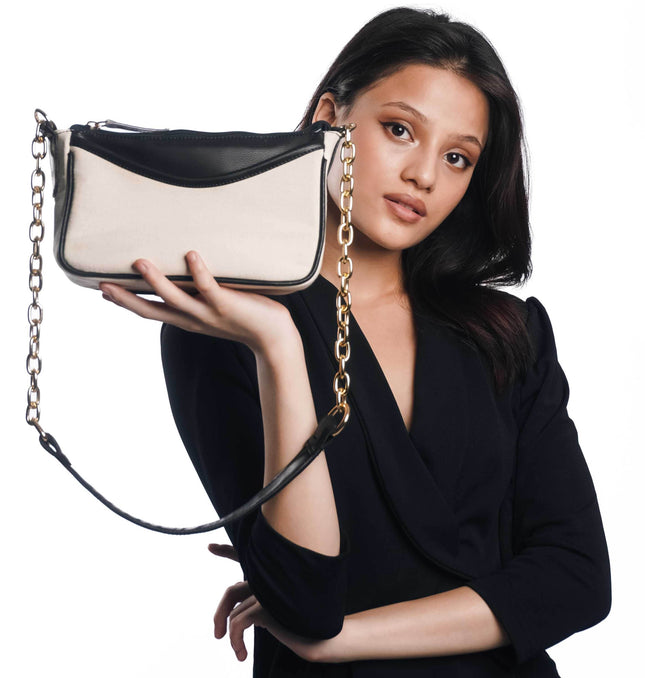 The Essential Black Carry Bag - HASHTACK