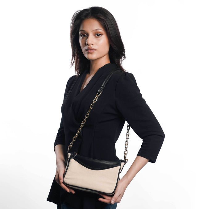 The Essential Black Carry Bag - HASHTACK