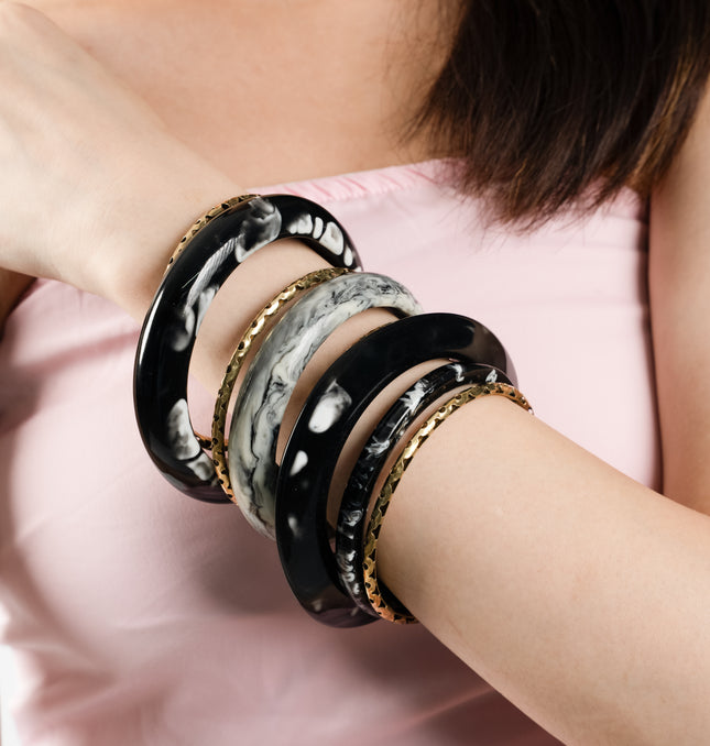 Noir Opaline Bangle