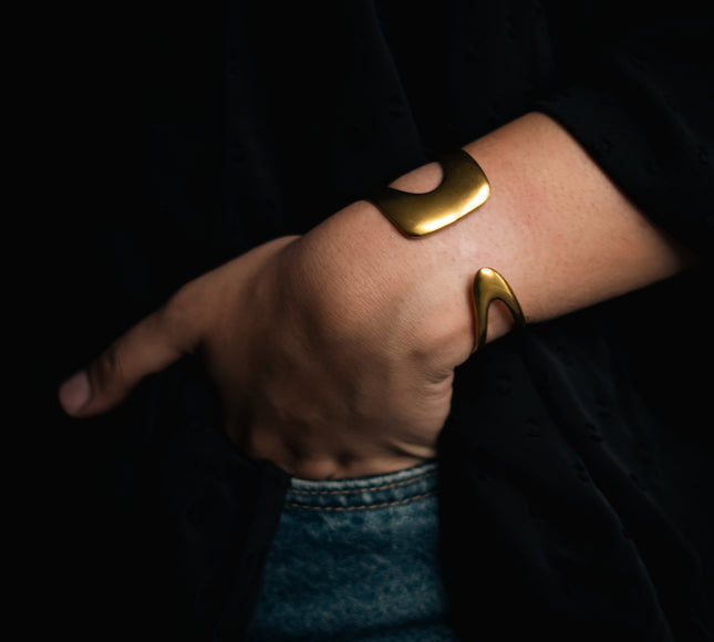Bold Curve Adjustable Cuff