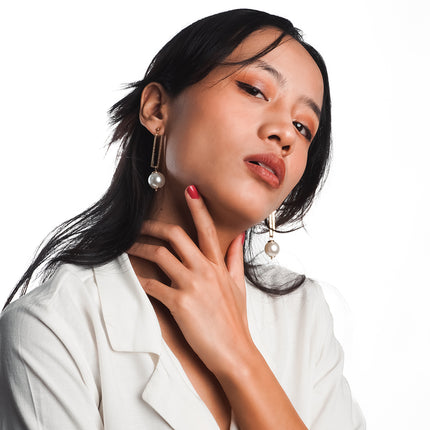 Geometrical Pearl Earring