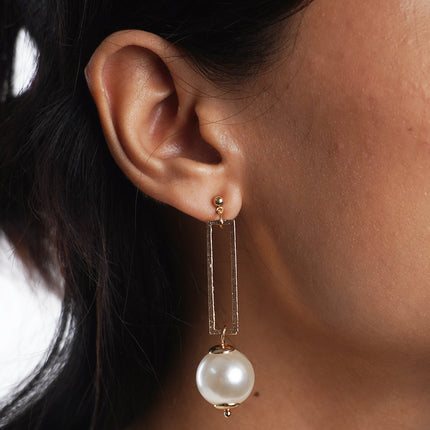 Geometrical Pearl Earring