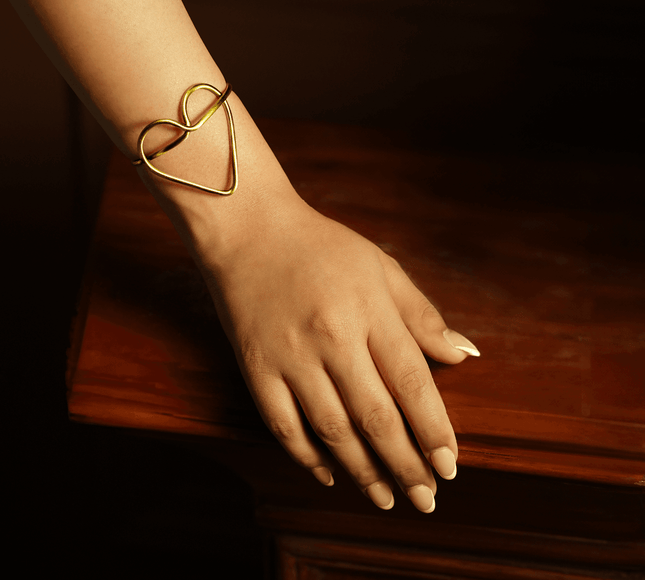 Delicate Heart Knot Brass Cuff - HASHTACK