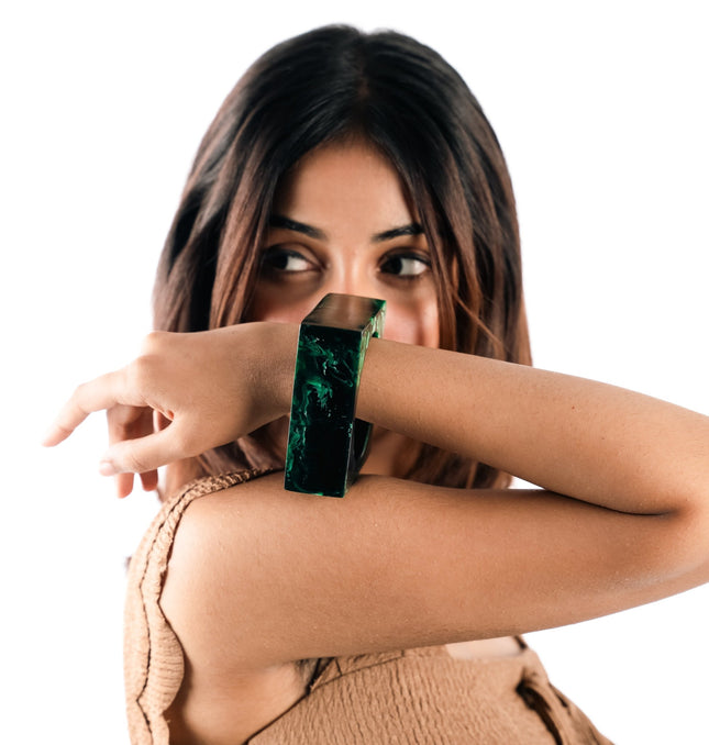 Emerald Sculpt Square Bangle - HASHTACK