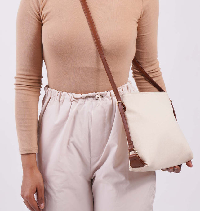 Classic Canvas Shoulder Bag Brown